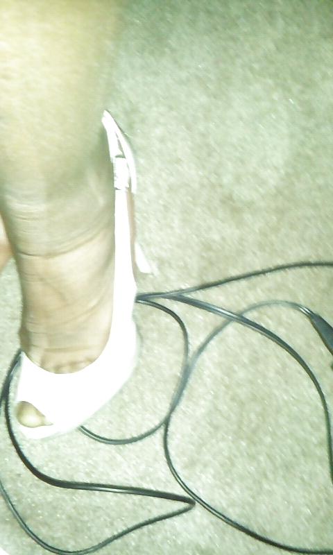25P Stepmom's Heels and torn sheer pantyhose