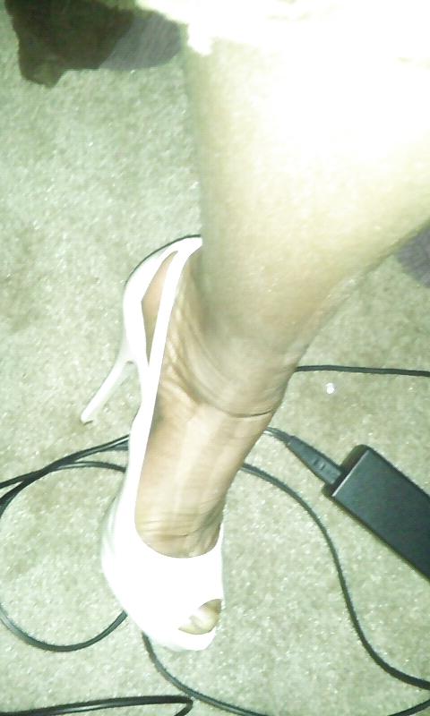 25P Stepmom's Heels and torn sheer pantyhose