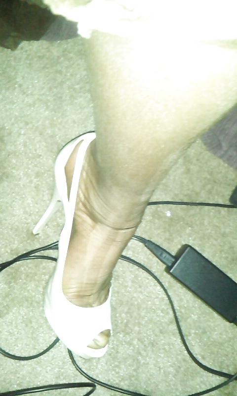25P Stepmom's Heels and torn sheer pantyhose