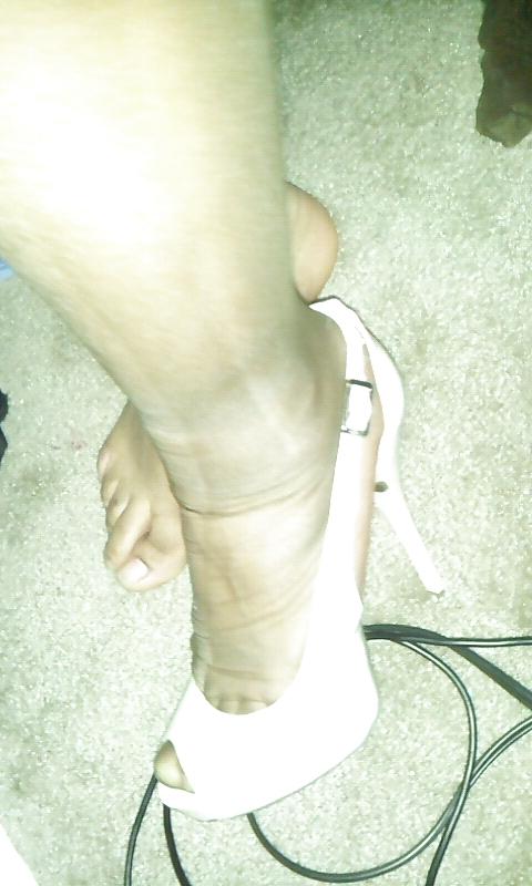 25P Stepmom's Heels and torn sheer pantyhose