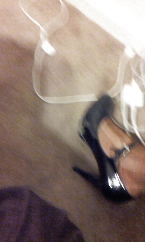 25P Stepmom's Heels and torn sheer pantyhose