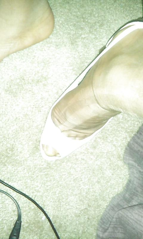 25P Stepmom's Heels and torn sheer pantyhose