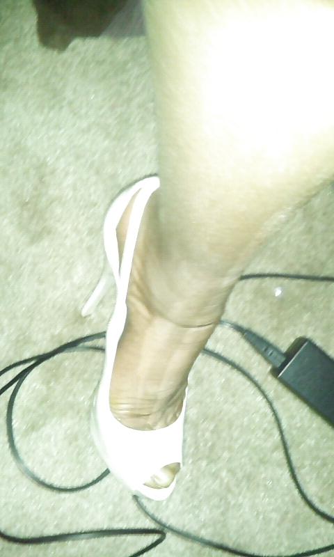 25P Stepmom's Heels and torn sheer pantyhose