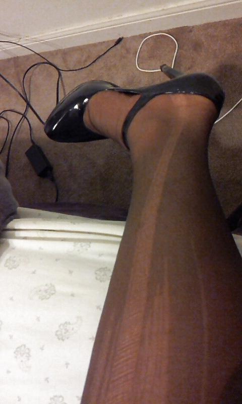 25P Stepmom's Heels and torn sheer pantyhose