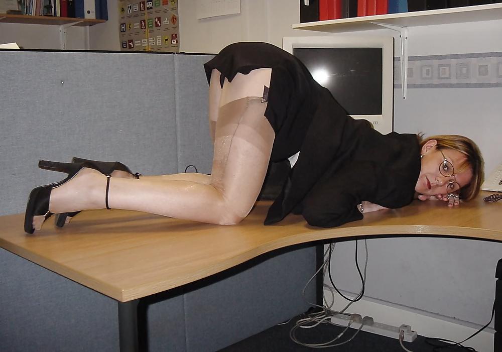 25P Amateurs in stockings.