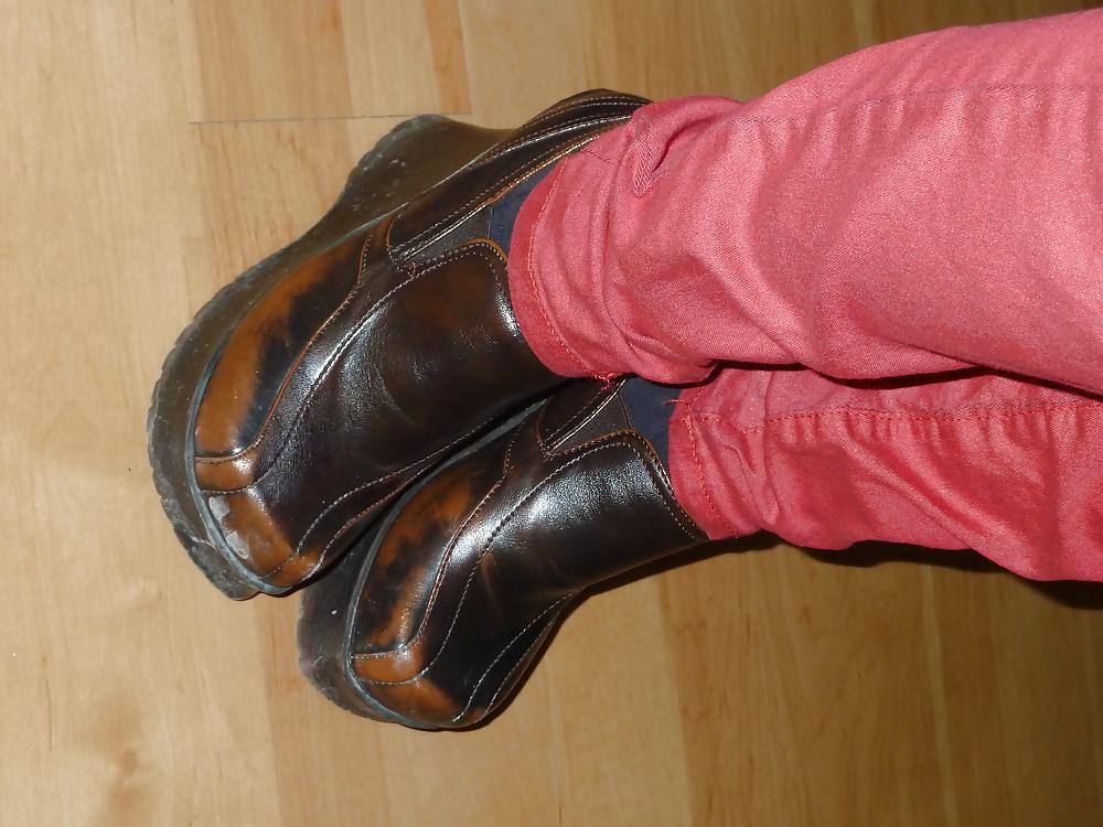 4P Babysitter with sexy shoes