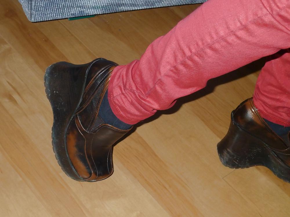 4P Babysitter with sexy shoes