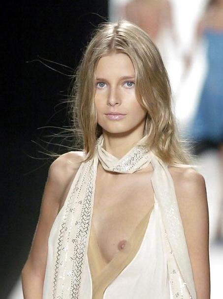 20P Downblouse Nip Slip 1 (boyaka)