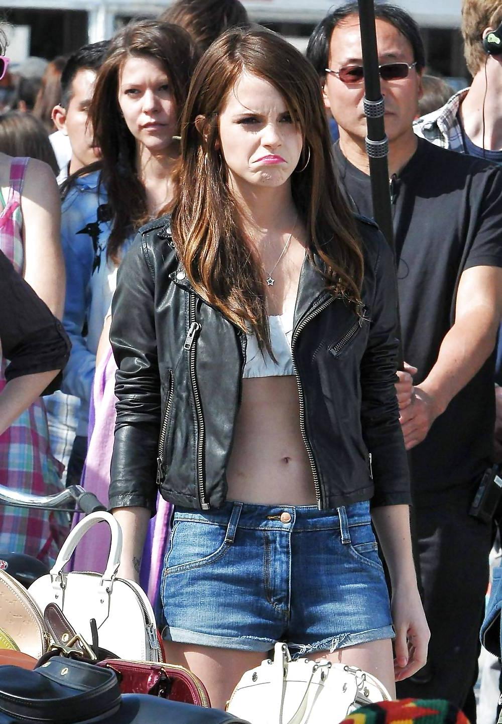 25P Emma Watson is a cumslut fuck toy.