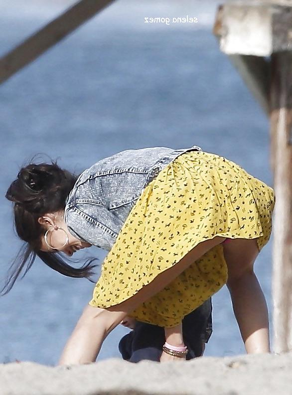 25P More Celebrity Pokies Oops Upskirt Nude