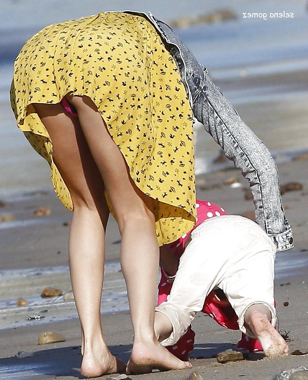 25P More Celebrity Pokies Oops Upskirt Nude