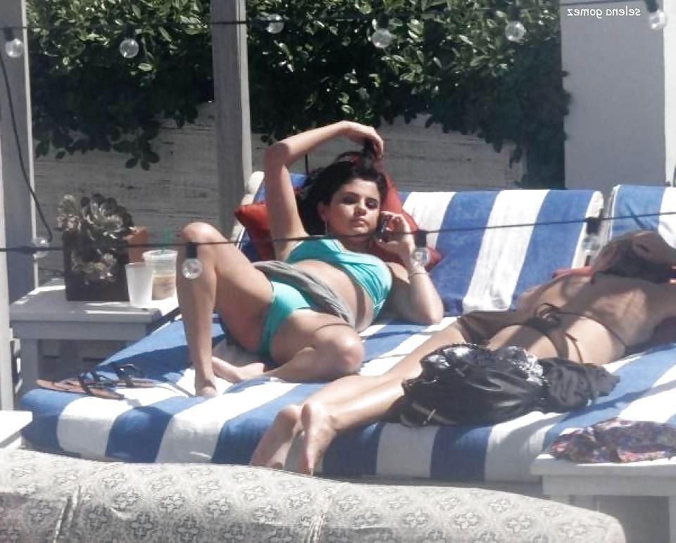 25P More Celebrity Pokies Oops Upskirt Nude