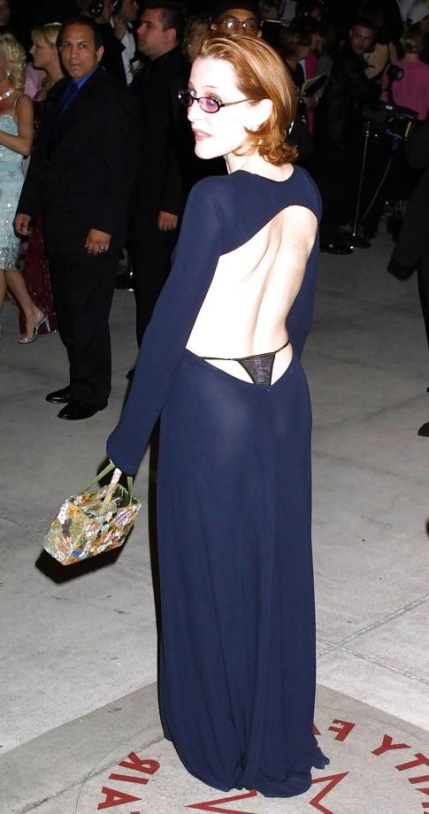 25P Celebs upskirt oops