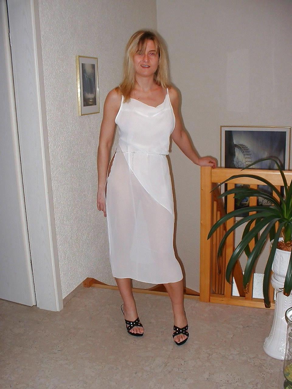 25P August Swinger Wife P1