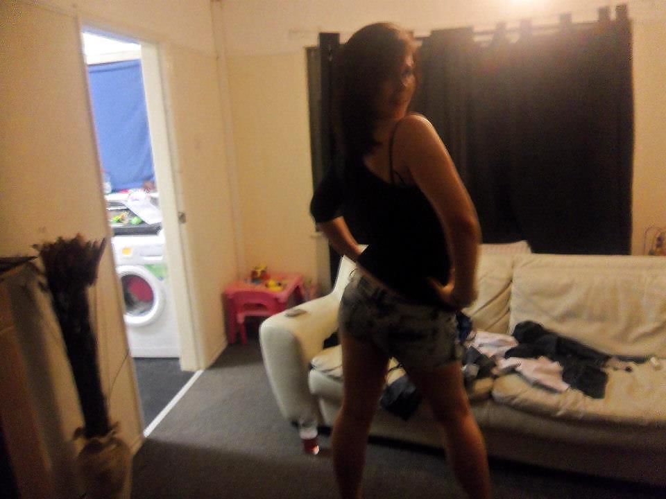 12P Chav babes from the pub 