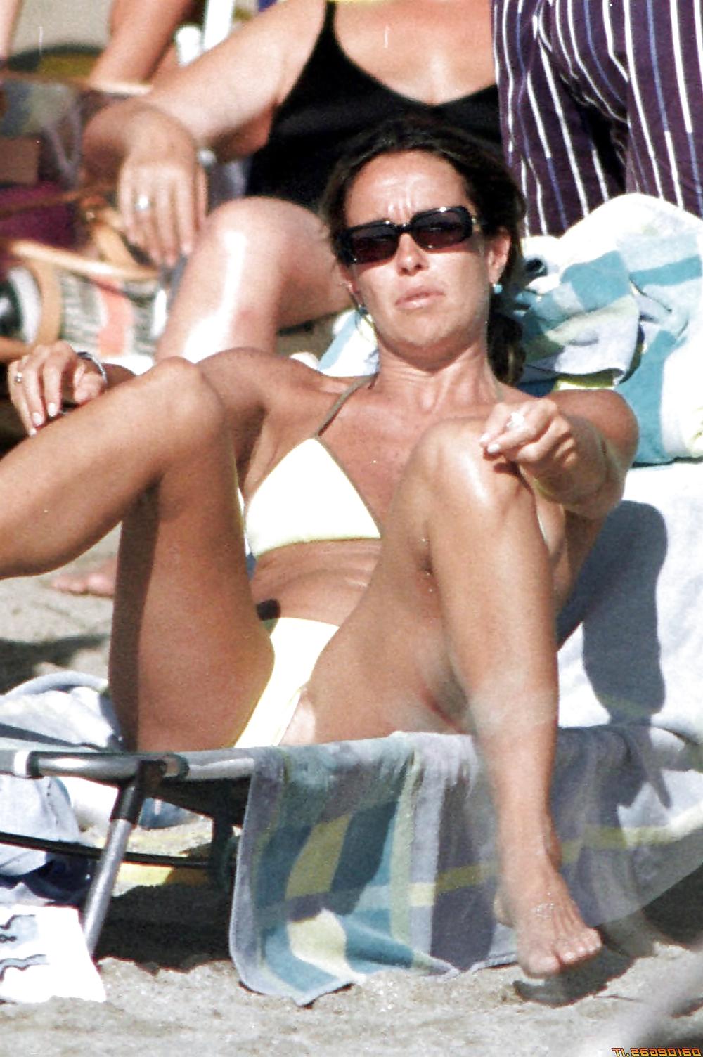 23P Cristina parodiert oben ohne