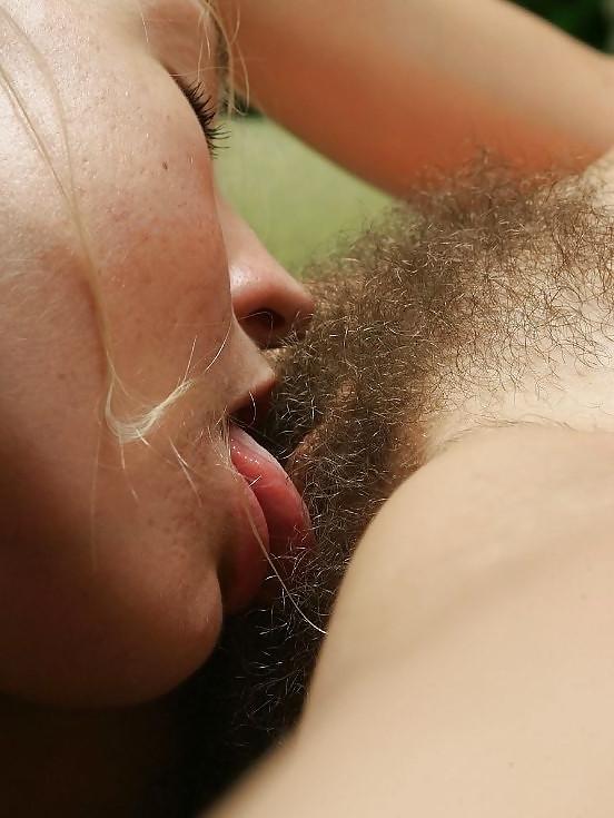 10P Eating Out Hairy Girls - Whished I Could Do This :(