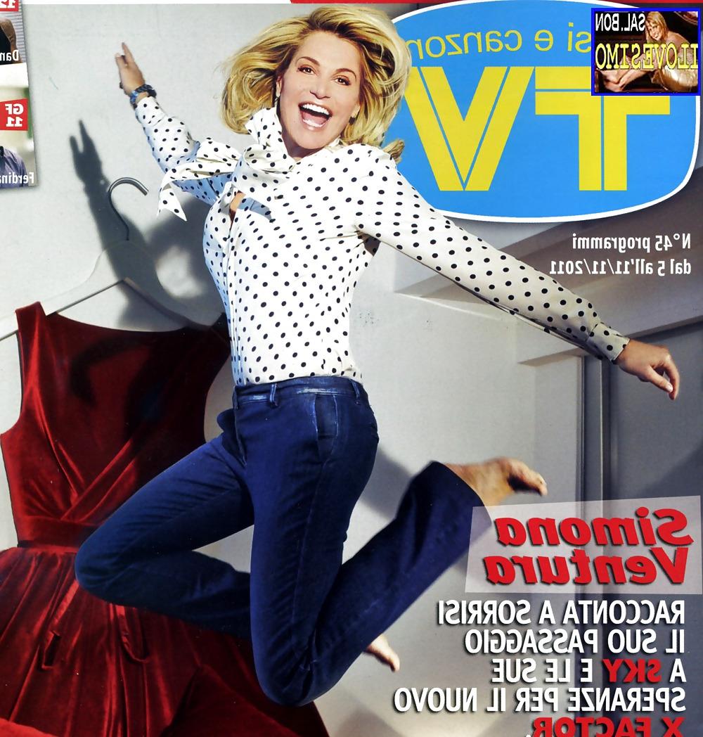 25P Simona Ventura Feet