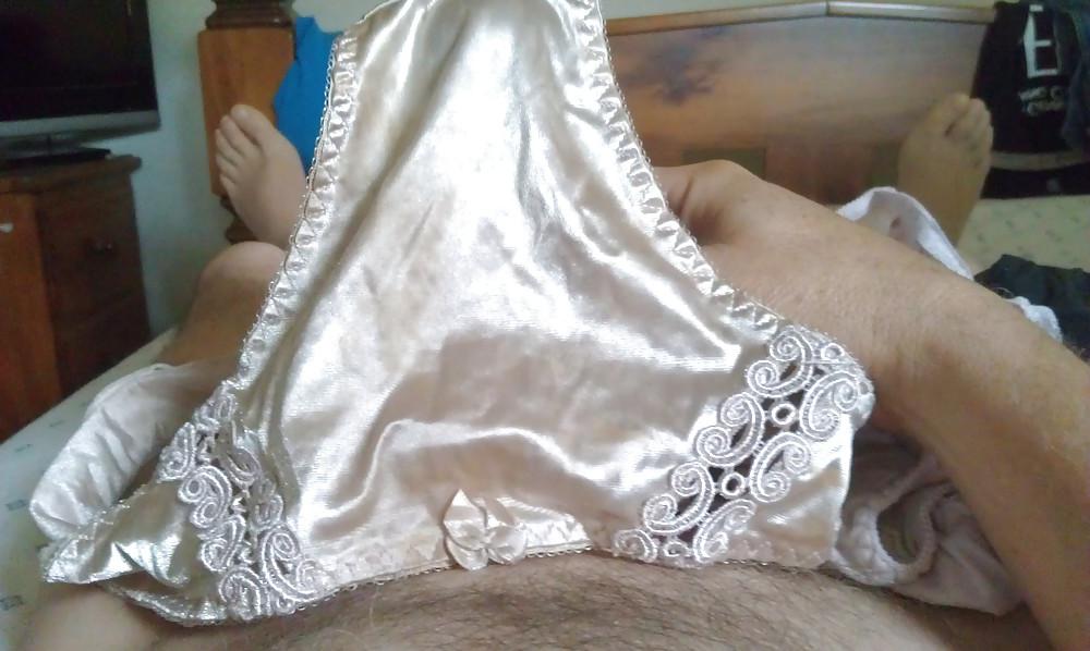12P Panty masturbation time. Please comment.