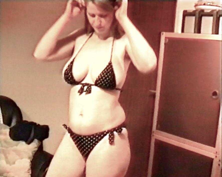 10P SAG - Babe's Big Voluptuous Boobs Blk-Wht-Dot Bikini 04