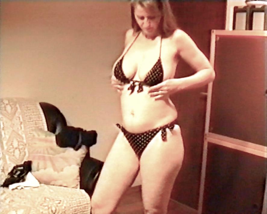 10P SAG - Babe's Big Voluptuous Boobs Blk-Wht-Dot Bikini 04