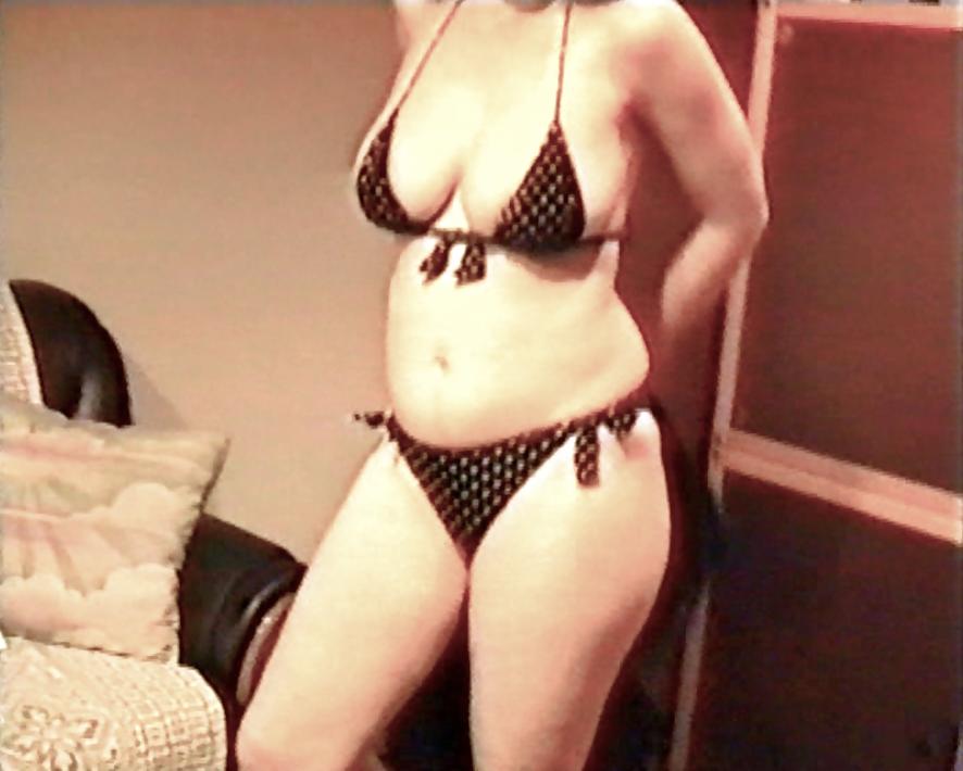 10P SAG - Babe's Big Voluptuous Boobs Blk-Wht-Dot Bikini 04