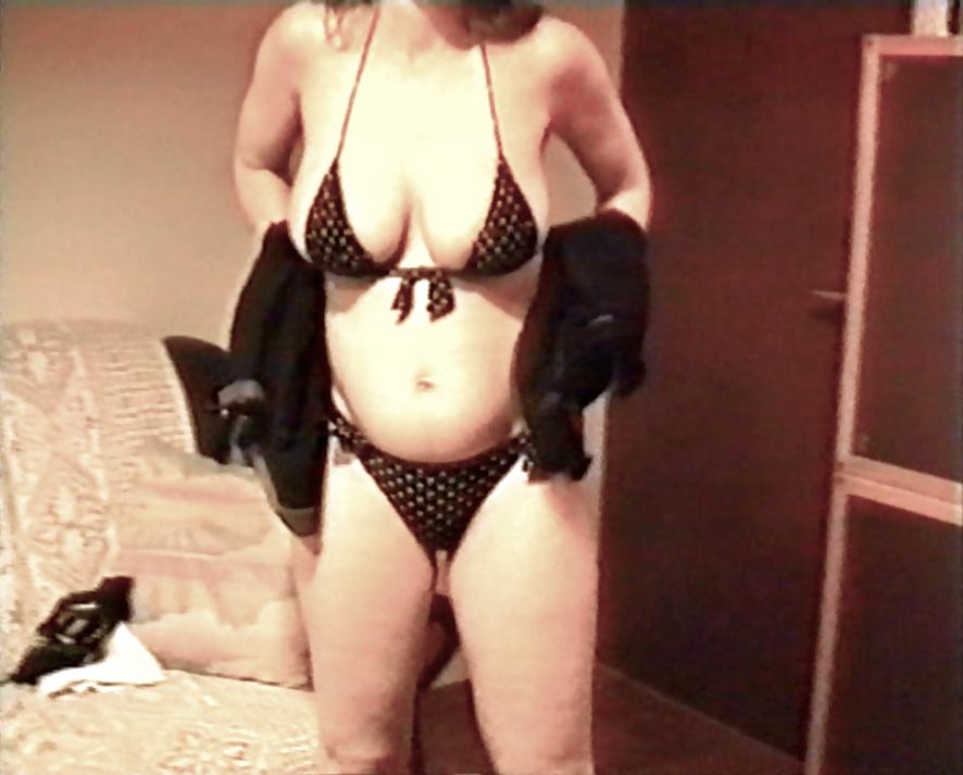 10P SAG - Babe's Big Voluptuous Boobs Blk-Wht-Dot Bikini 04