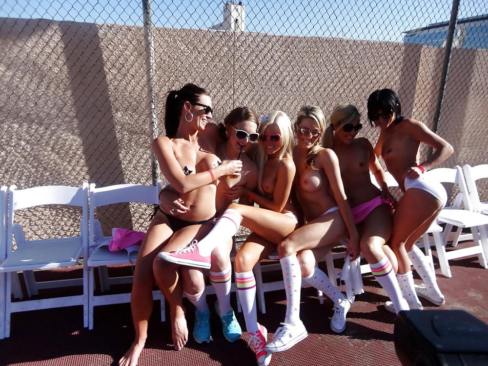 25P Hot Soccer Girls