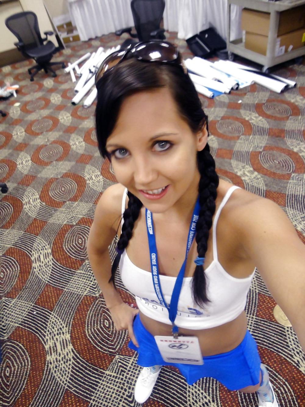 25P Hot Soccer Girls