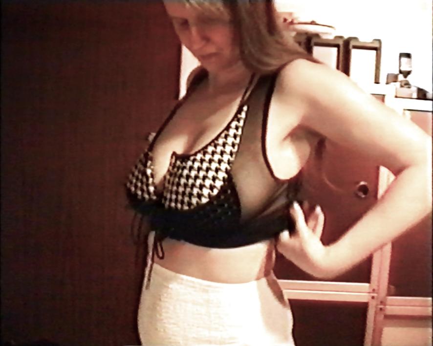 10P SAG - Babe's Big Voluptuous Boobs Black-Wht-Dot Bikini 06