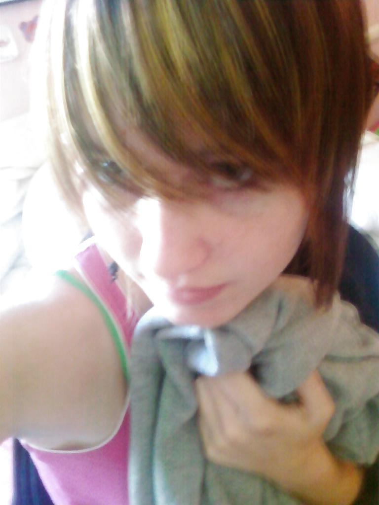25P Super hot emo chick