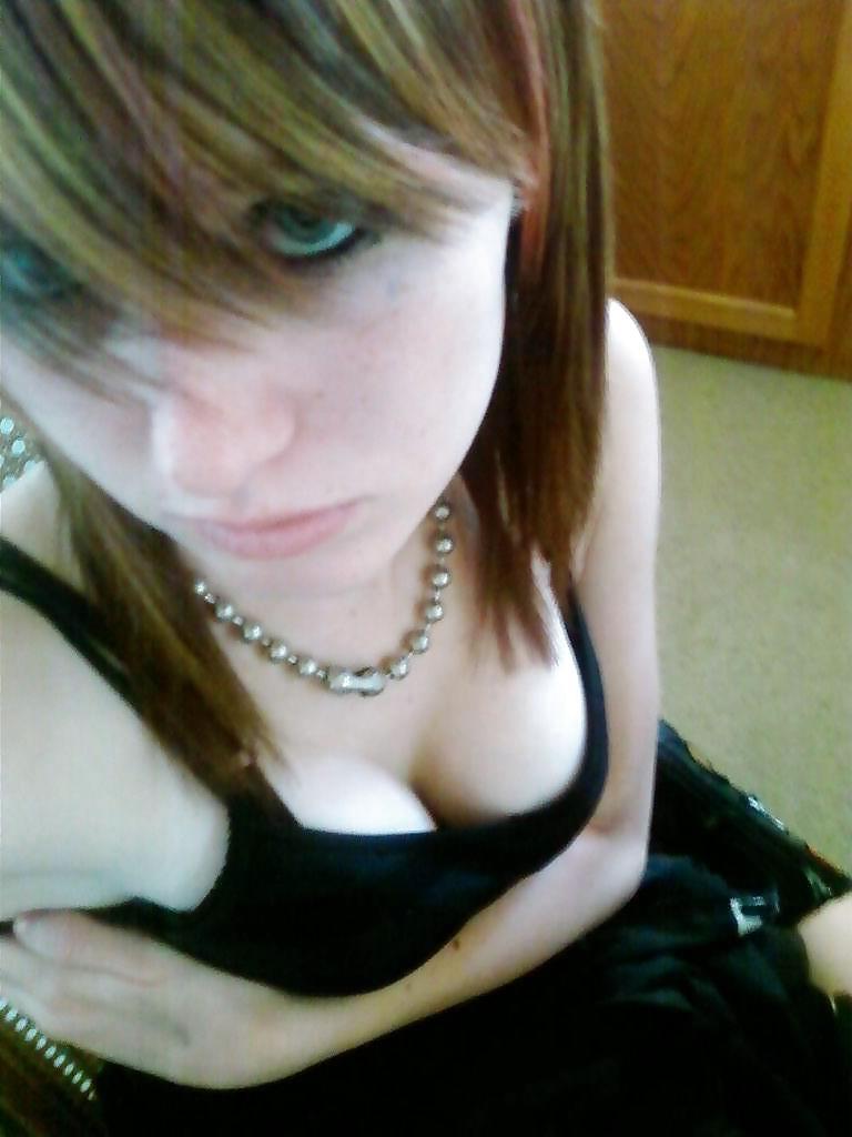 25P Super hot emo chick