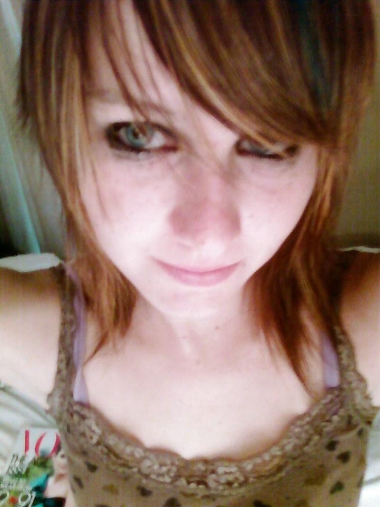 25P Super hot emo chick