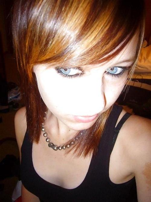 25P Super hot emo chick
