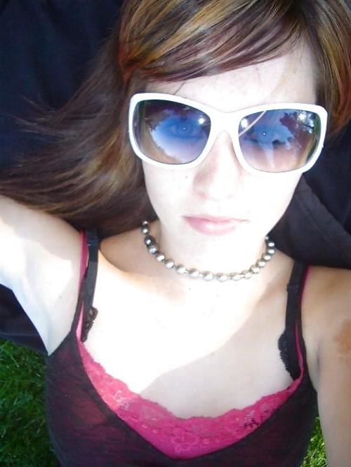25P Super hot emo chick