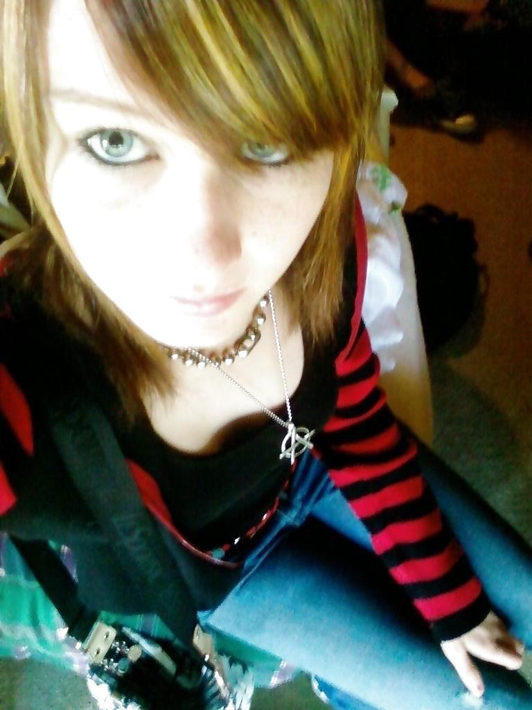 25P Super hot emo chick