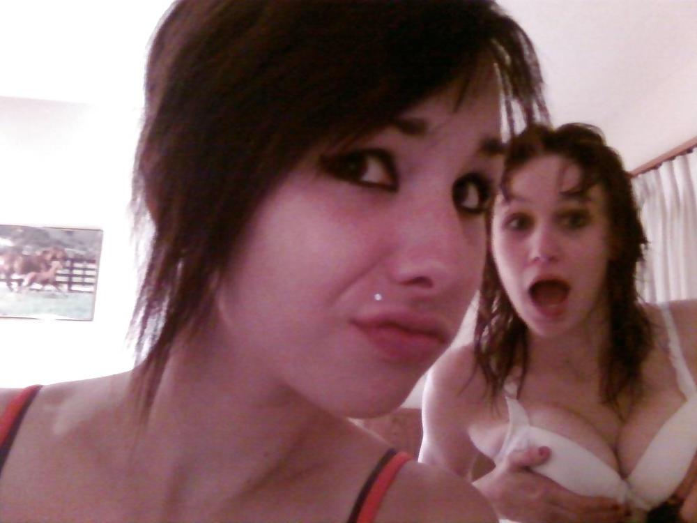 25P Super hot emo chick
