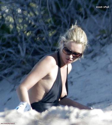 25P Celebrity Pokies Oops Upskirt Nude