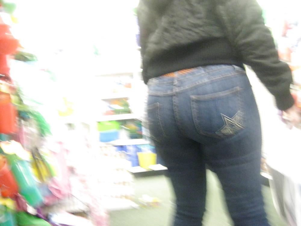 15P CANDID BOOTY VOYEUR