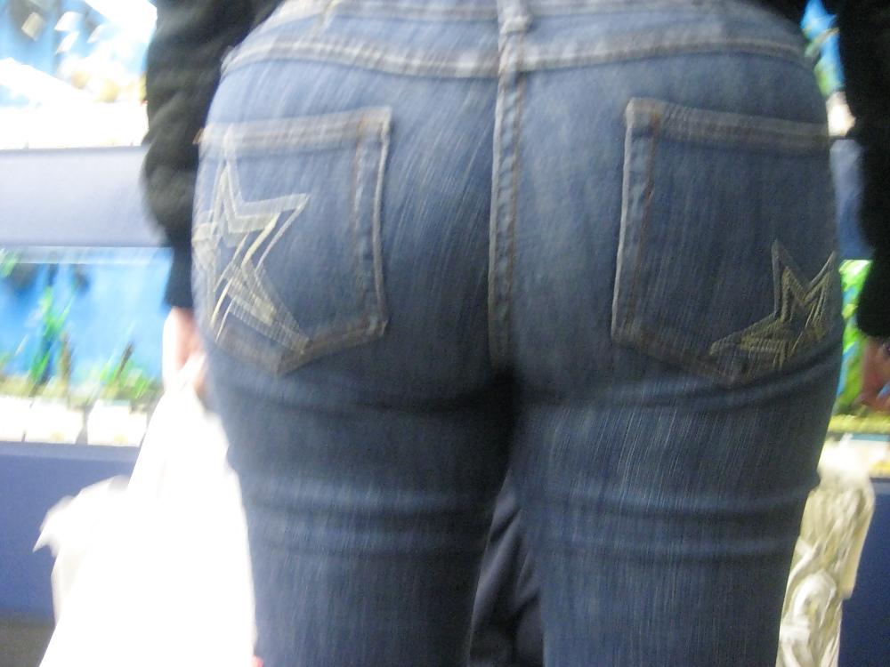 15P CANDID BOOTY VOYEUR