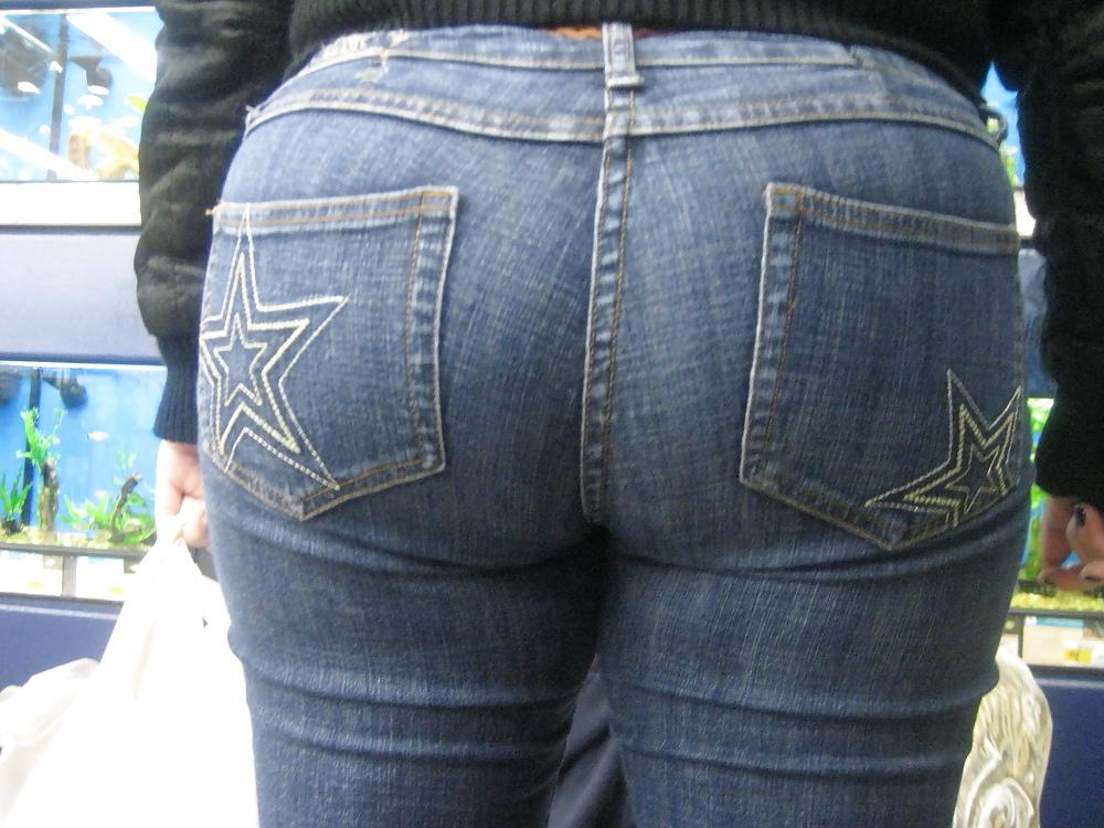 15P CANDID BOOTY VOYEUR