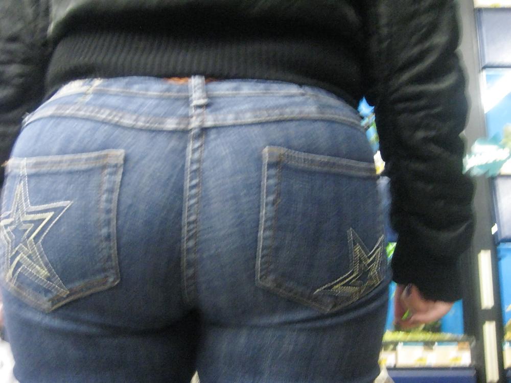 15P CANDID BOOTY VOYEUR