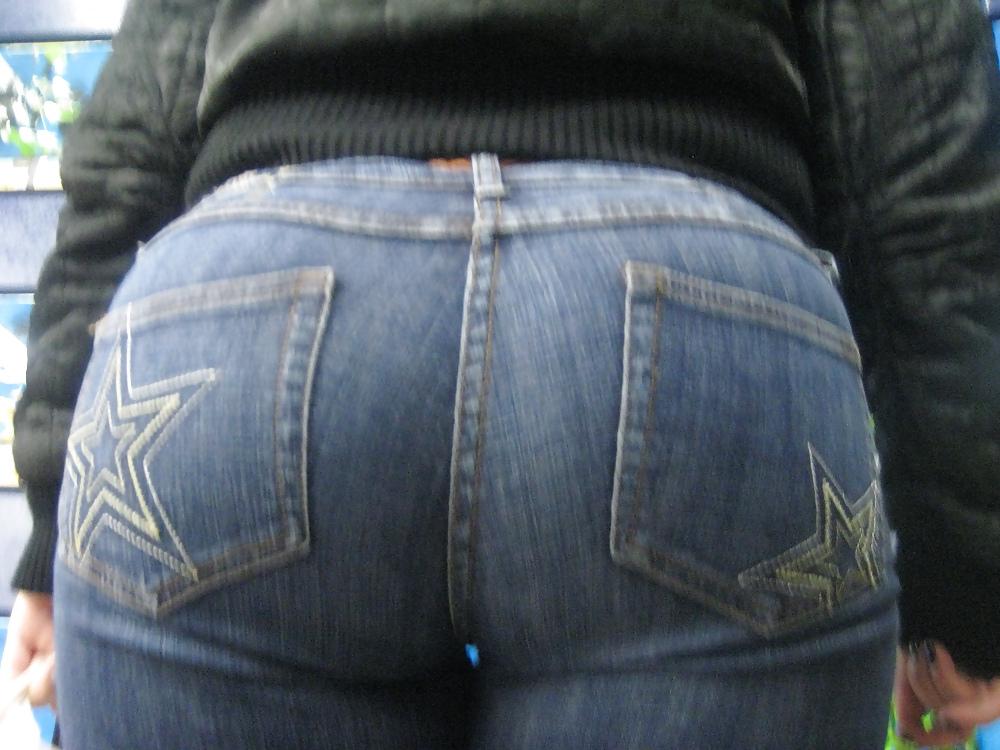 15P CANDID BOOTY VOYEUR