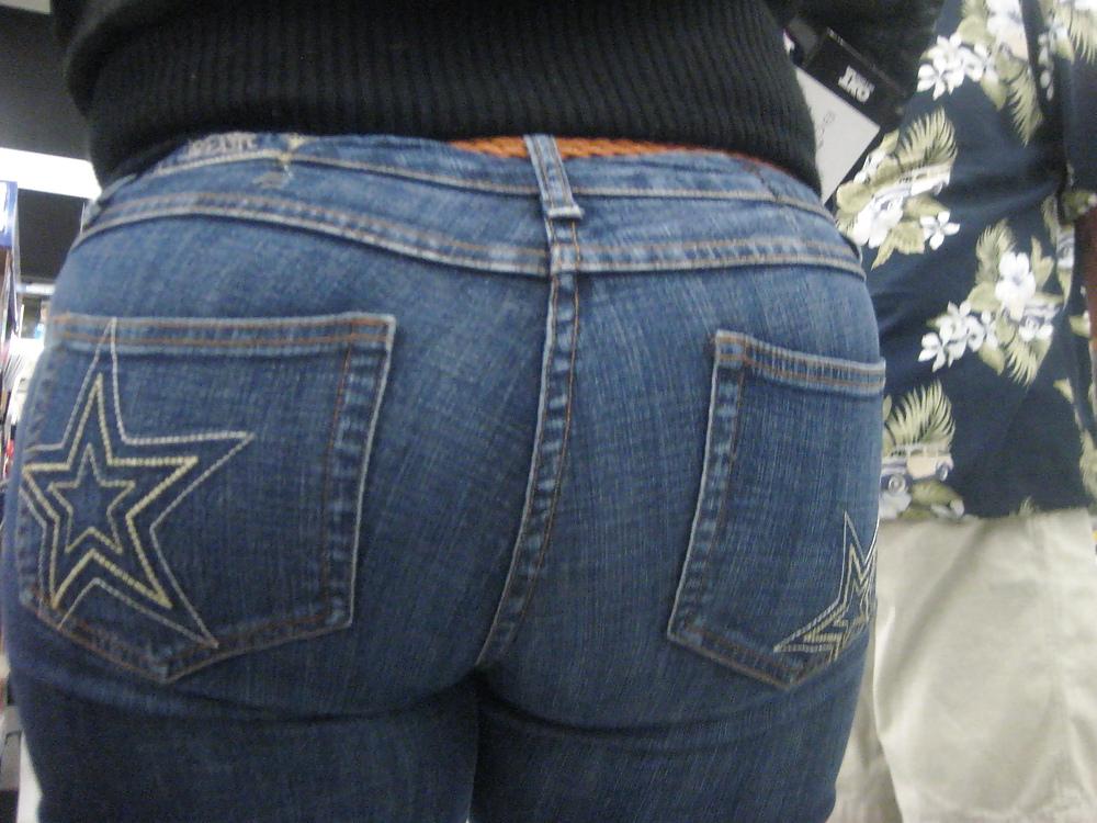 15P CANDID BOOTY VOYEUR