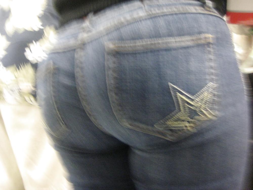 15P CANDID BOOTY VOYEUR