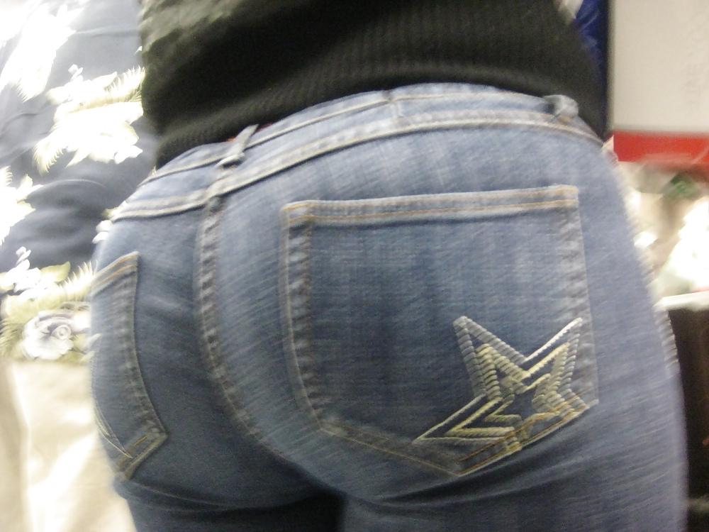 15P CANDID BOOTY VOYEUR