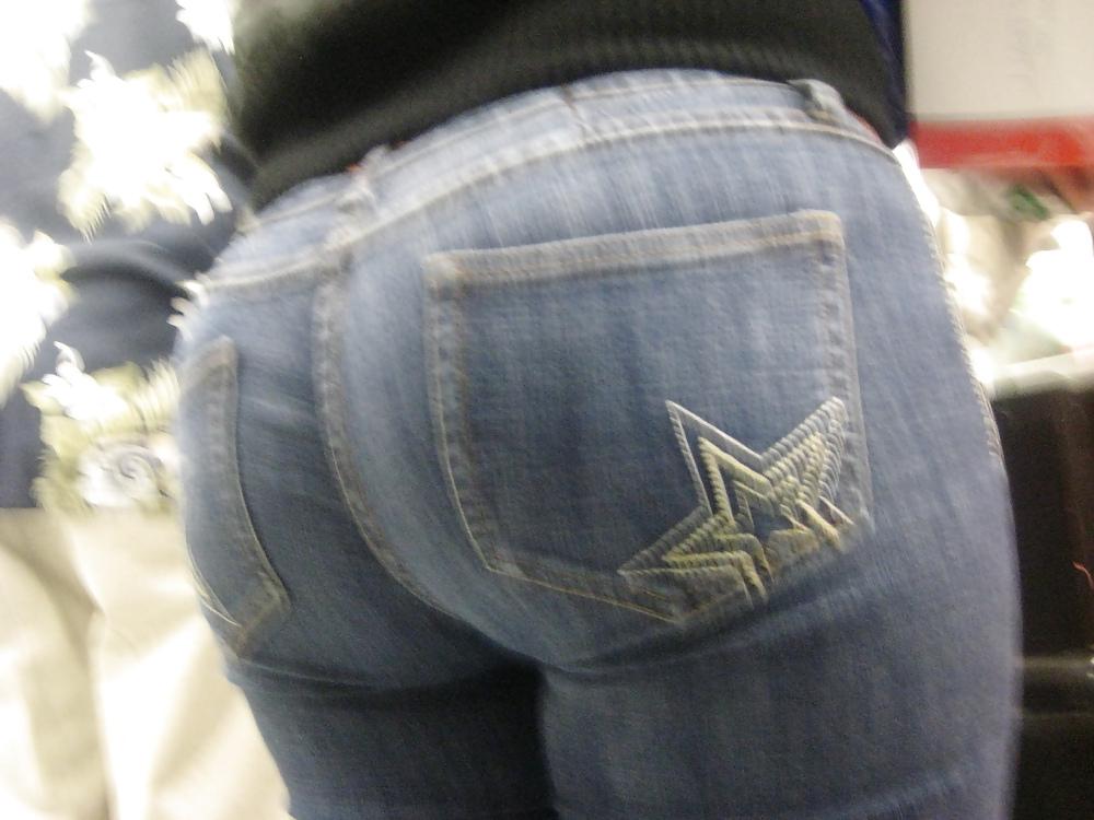 15P CANDID BOOTY VOYEUR