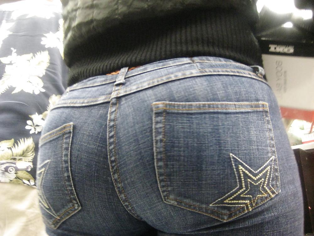 15P CANDID BOOTY VOYEUR