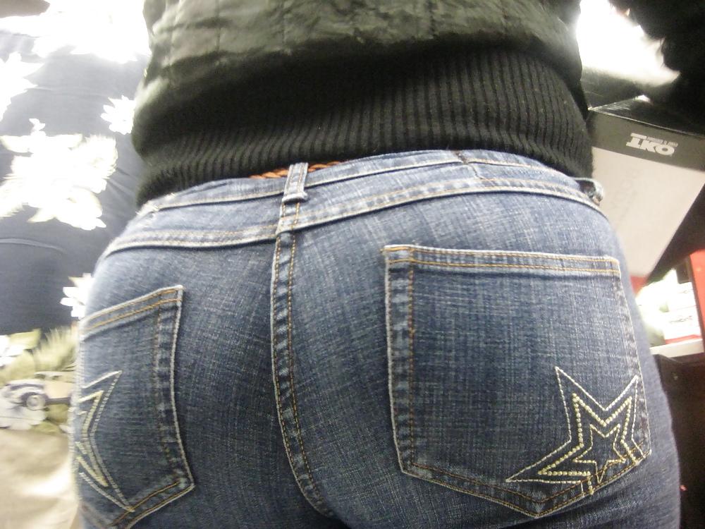 15P CANDID BOOTY VOYEUR