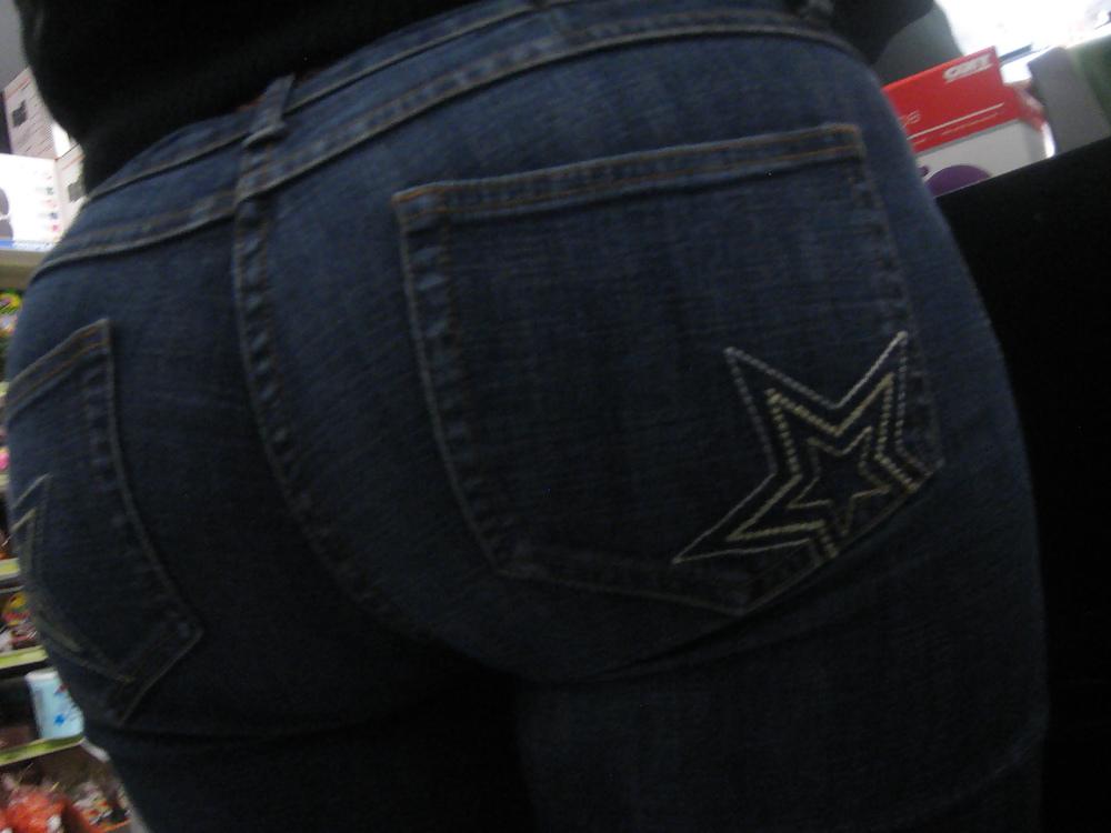 15P CANDID BOOTY VOYEUR
